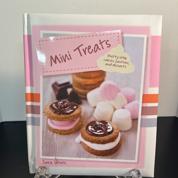 Trio of Cookbooks Mini Treats Mini Pies Mini Cakes - Picture 2 of 10